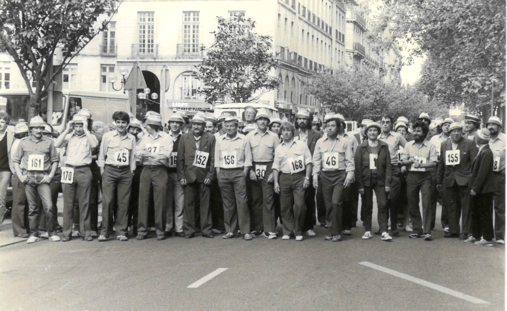 La marche des facteurs (course organisée par l'ASPTT), place du Bouffay à Nantes, 1984 (coll. privée).